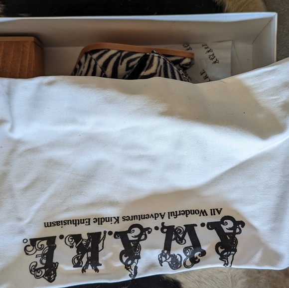 A.W.A.K.E MODE SHOES - Picture 5 of 6